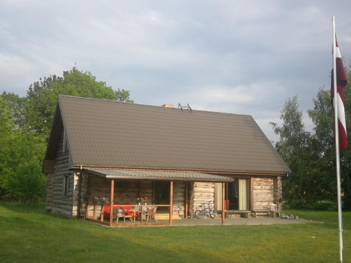 Palmas Villa Jūrkalne Kültér fotó